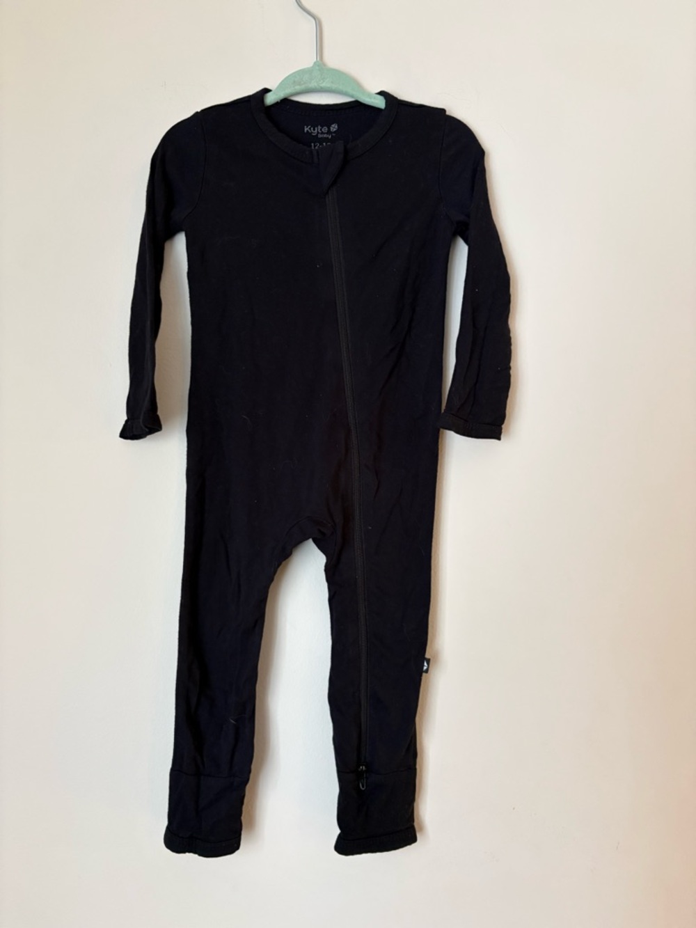 Kyte BABY Black Long Sleeve Zipper Footie